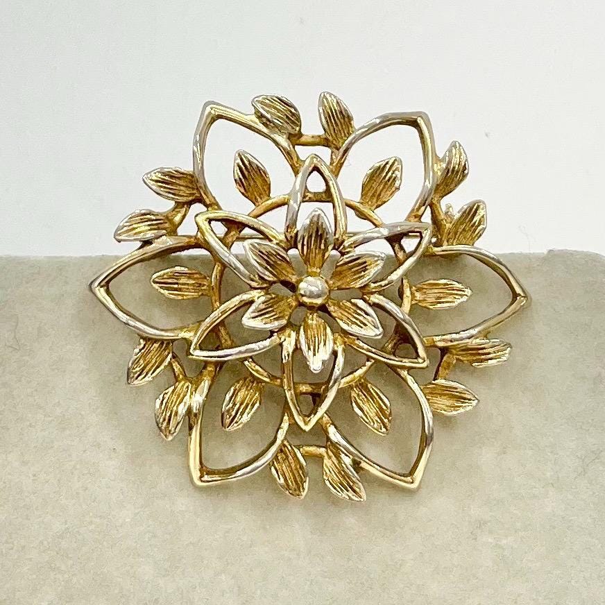 Goldtone top and Gemstone Vintage Flower Brooch