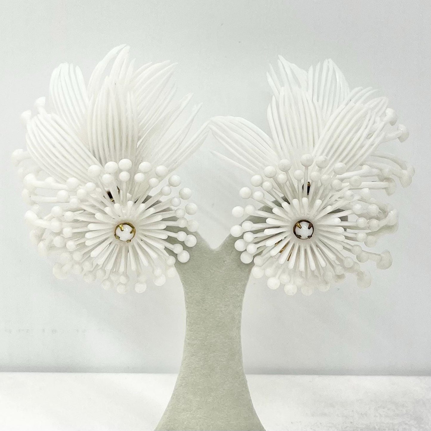 Vintage Large White Plastic Flower Feathered Clip On Earrings 1980’s - 1990’s Light Weight Statement Earrings TheGreenGlassGemShop