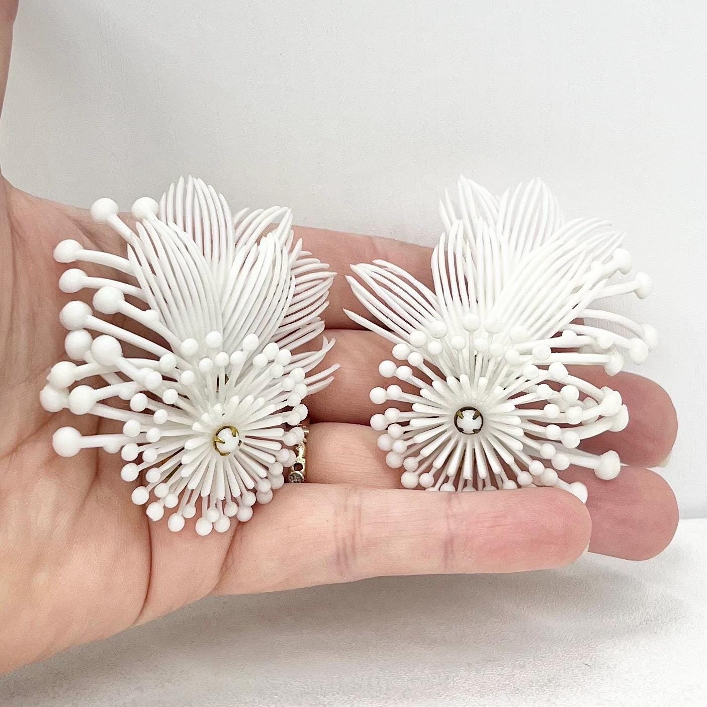Vintage Large White Plastic Flower Feathered Clip On Earrings 1980’s - 1990’s Light Weight Statement Earrings TheGreenGlassGemShop