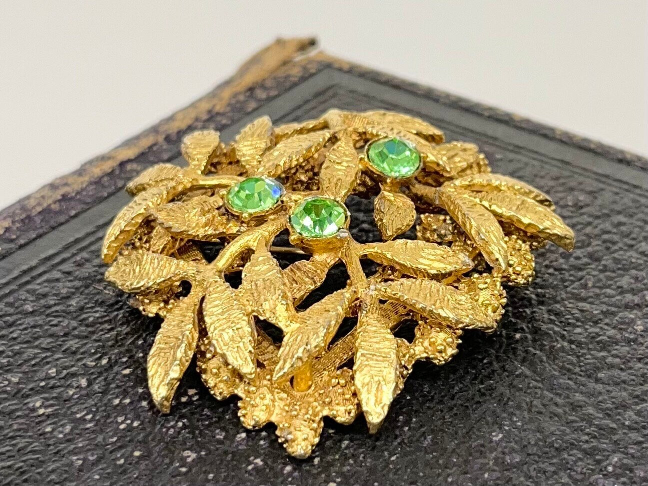 Large Brutalist Green Uranium Glass Crystal Leaf Cluster Brooch / Pendant Gold Tone with a UV Reactive Glow UV Jewellery Vintage Statement TheGreenGlassGemShop