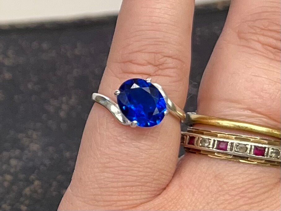 Sterling Silver Cobalt Blue Synthetic Spinel Oval Cut Crystal Twist Ring with a UV Reactive Pink Glow UV Jewellery Size K 1/2 TheGreenGlassGemShop