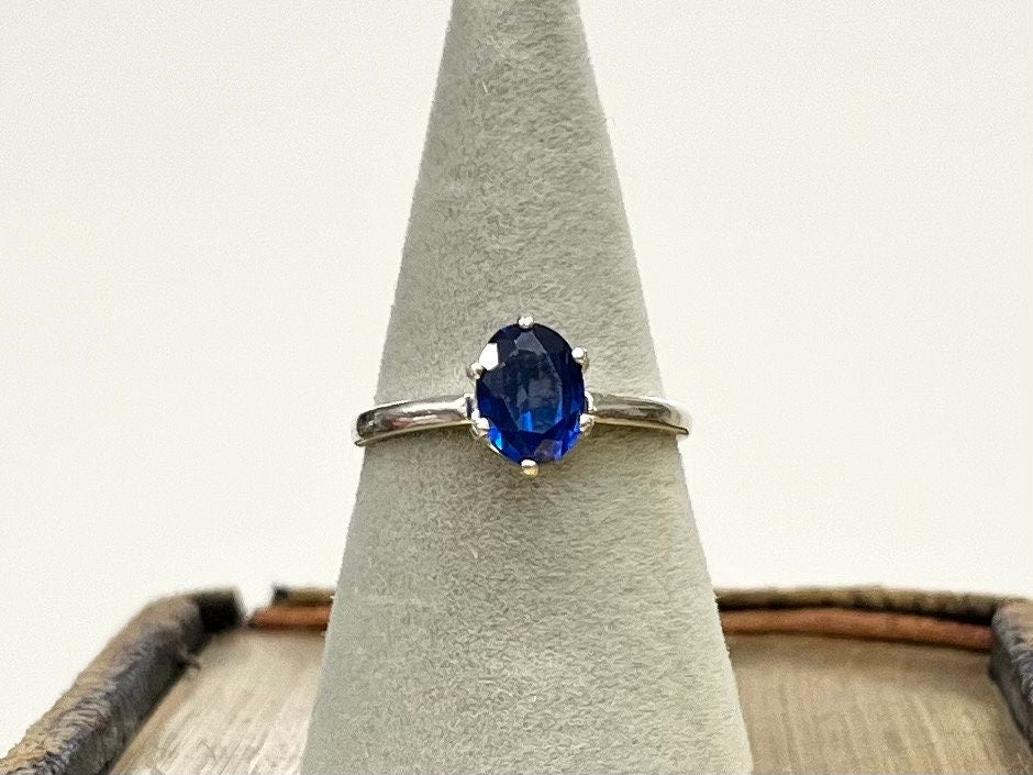 Sterling Silver Cobalt Blue Synthetic Spinel Oval Cut Ring with a UV Reactive Pink Glow UV Jewellery Size M 1/2 TheGreenGlassGemShop