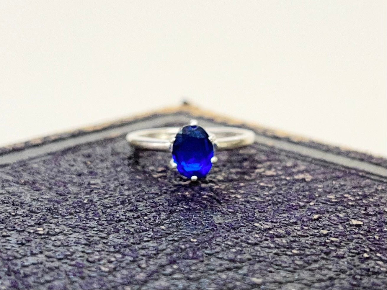 Sterling Silver Cobalt Blue Synthetic Spinel Oval Cut Ring with a UV Reactive Pink Glow UV Jewellery Size M 1/2 TheGreenGlassGemShop