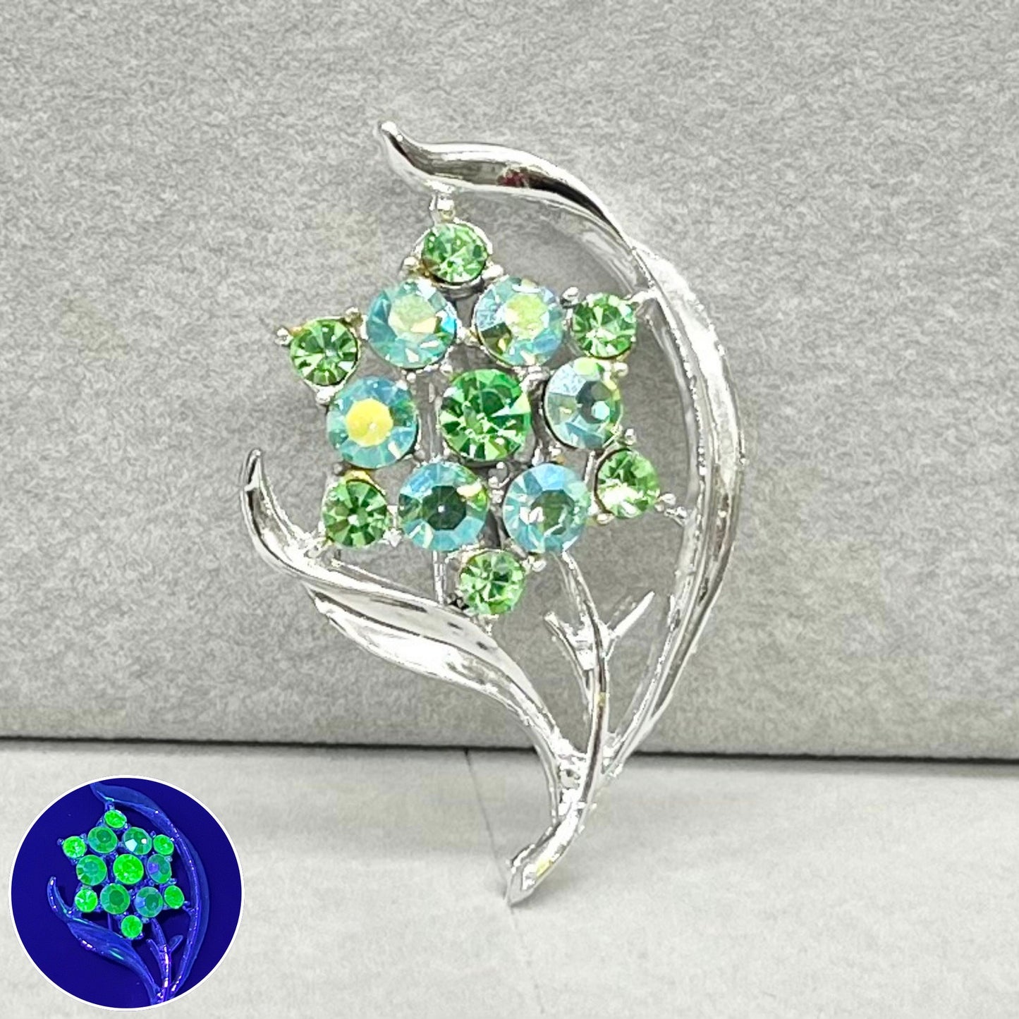 Floral Green Uranium Glass Crystal Daisy Brooch Gold Tone with a UV Reactive Glow UV Jewellery TheGreenGlassGemShop