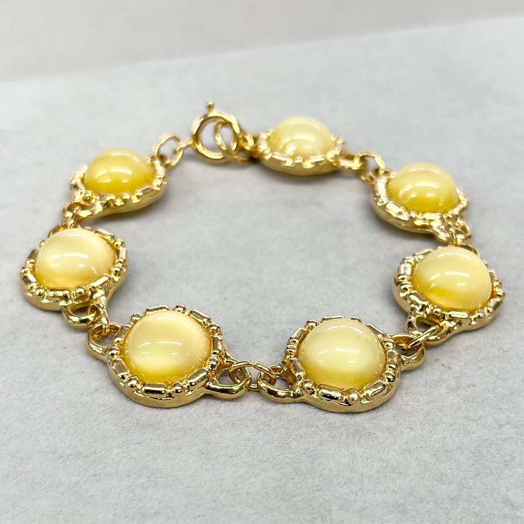 Vintage Czech Glass Yellow Cabochon Uranium Bracelet Gold Tone Metal UV Reactive Glow Jewellery TheGreenGlassGemShop