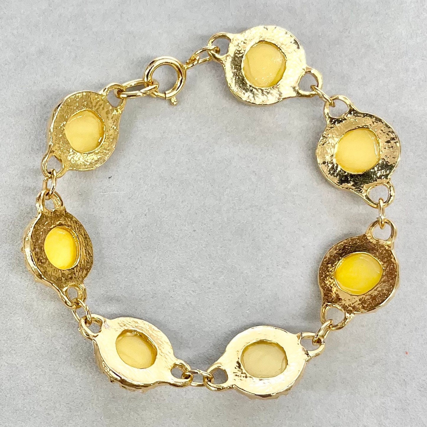 Vintage Czech Glass Yellow Cabochon Uranium Bracelet Gold Tone Metal UV Reactive Glow Jewellery TheGreenGlassGemShop