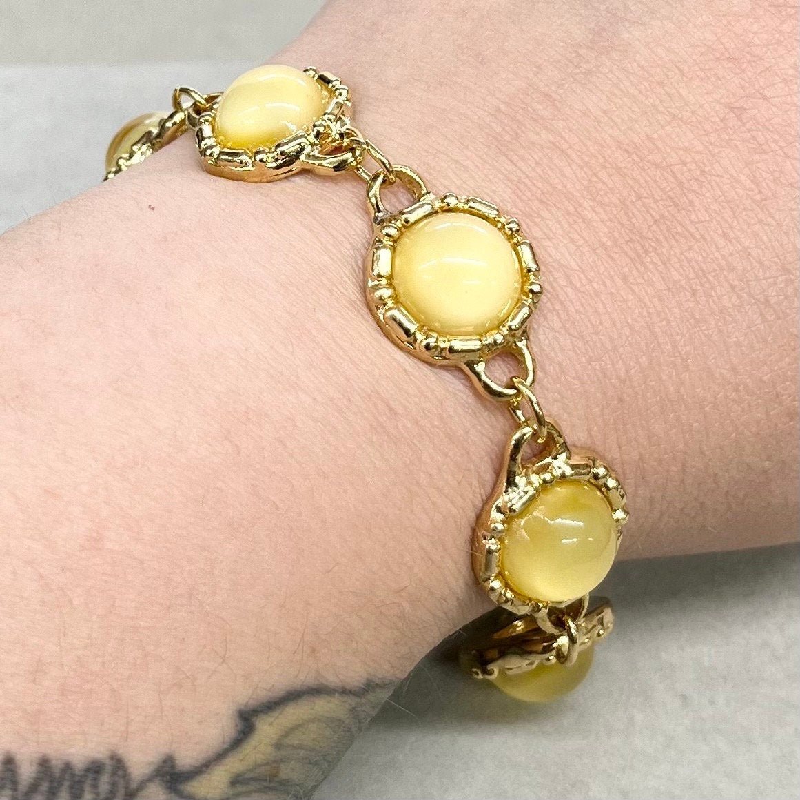 Vintage Czech Glass Yellow Cabochon Uranium Bracelet Gold Tone Metal UV Reactive Glow Jewellery TheGreenGlassGemShop