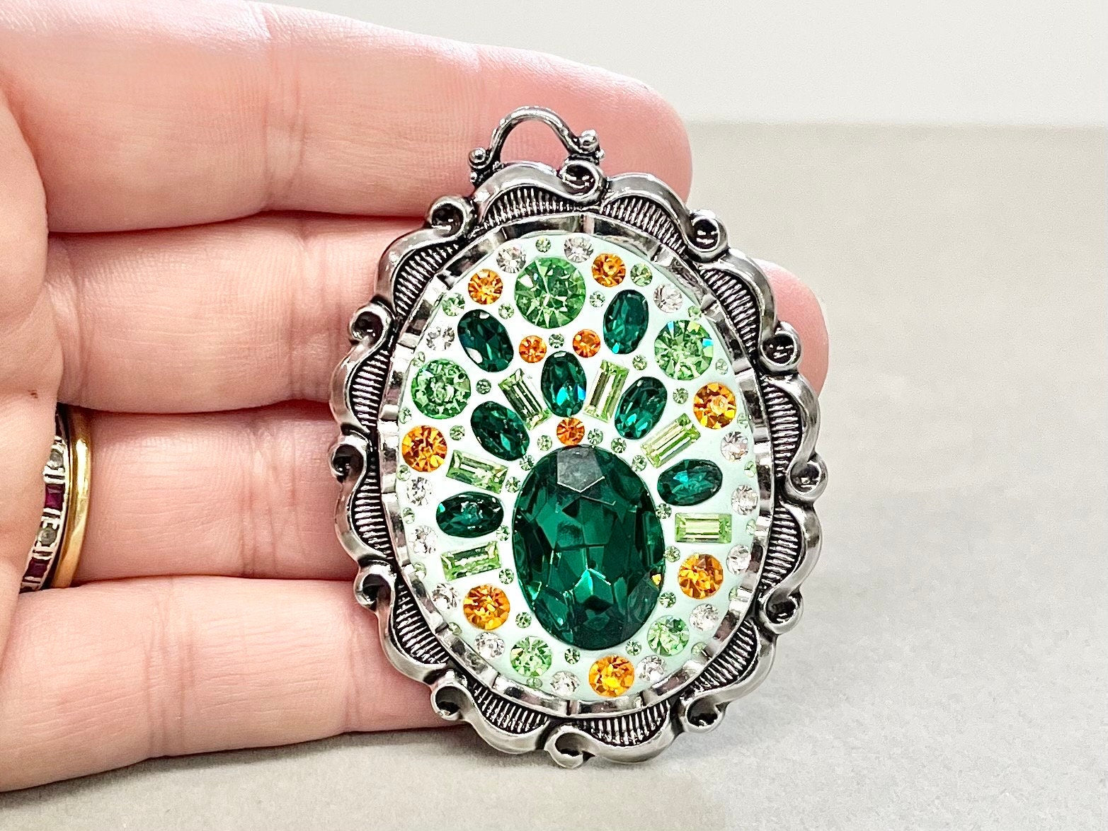 Emerald Colour & Green Uranium and Cadmium Pendant with Vintage Uranium Swarovski Crystal Elements in a Silver Tone Setting UV Reactive Glow TheGreenGlassGemShop