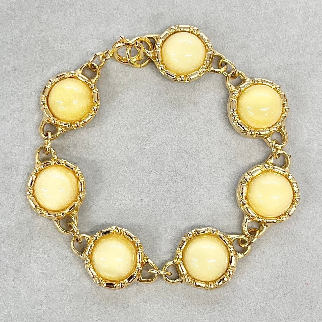 Vintage Czech Glass Yellow Cabochon Uranium Bracelet Gold Tone Metal UV Reactive Glow Jewellery TheGreenGlassGemShop