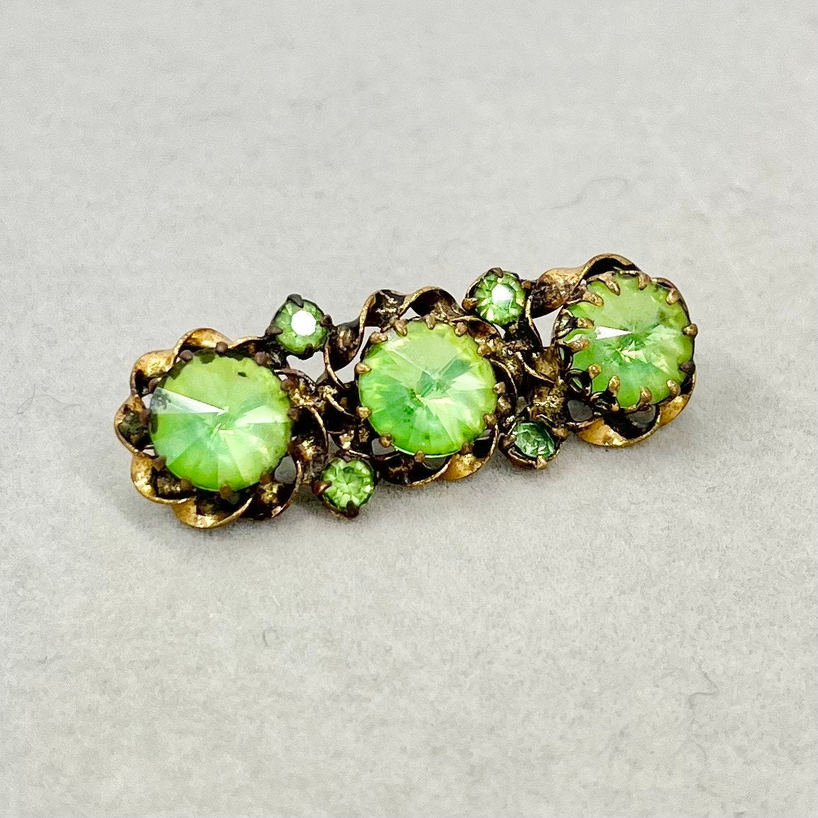 Rivioli Trio Green Uranium Glass Crystal Bar Brooch Gold Tone with a UV Reactive Glow UV Jewellery TheGreenGlassGemShop