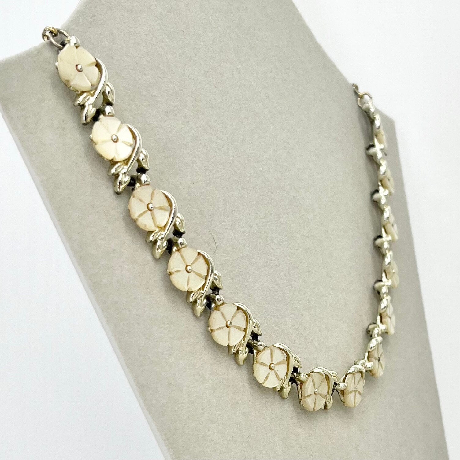 Vintage Gold Tone Mother of Pearl Floral Necklace 1960’s Beautiful Flower Design TheGreenGlassGemShop