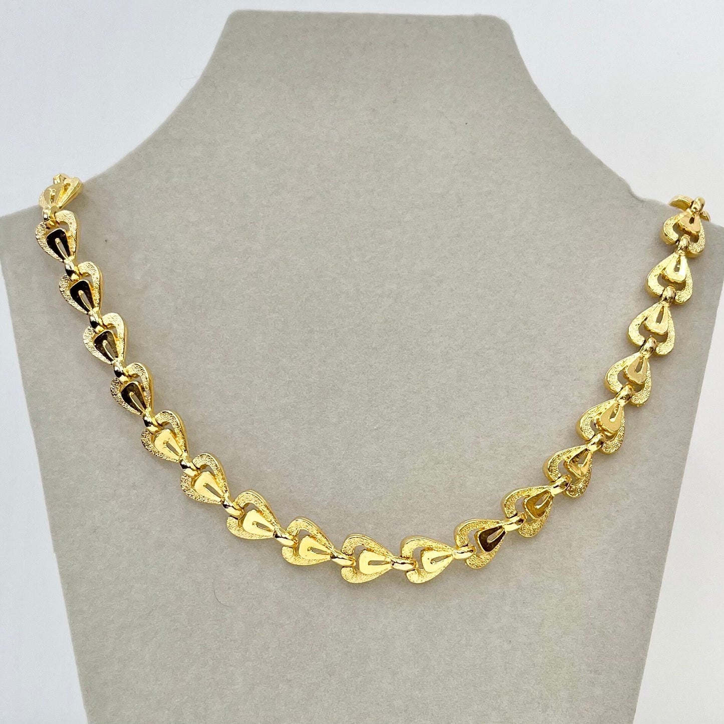 Vintage Gold Tone Brutalist Style Heart link Chain Necklace 1970’s - 1980’s TheGreenGlassGemShop