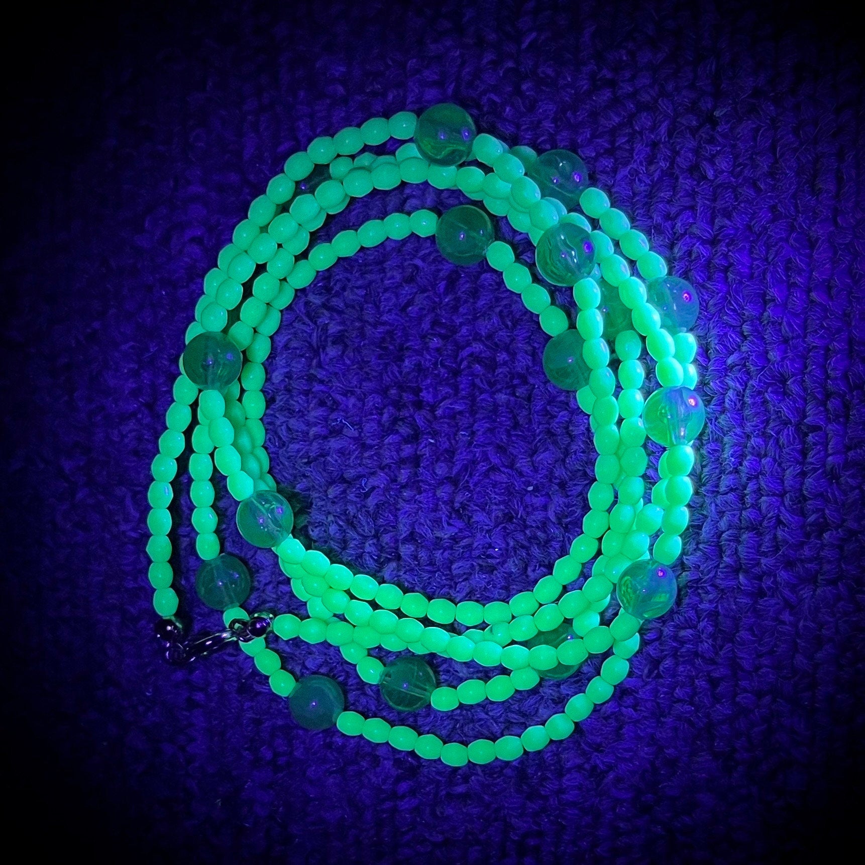 Vintage Long Green / Teal Glass Bead Uranium Necklace Bright Green UV Reactive Glow Jewellery TheGreenGlassGemShop