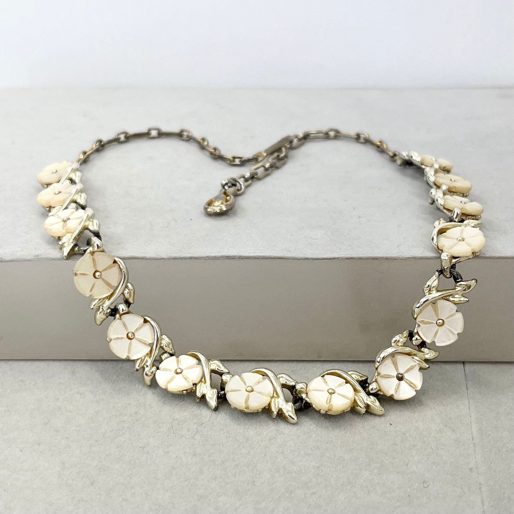 Vintage Gold Tone Mother of Pearl Floral Necklace 1960’s Beautiful Flower Design TheGreenGlassGemShop