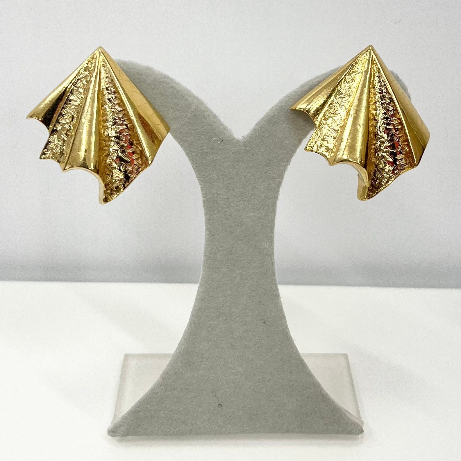 Vintage Gold Tone Triangular Geometric Clip On Earrings 1970’s - 1980’s Brand New Vintage Dead Stock TheGreenGlassGemShop