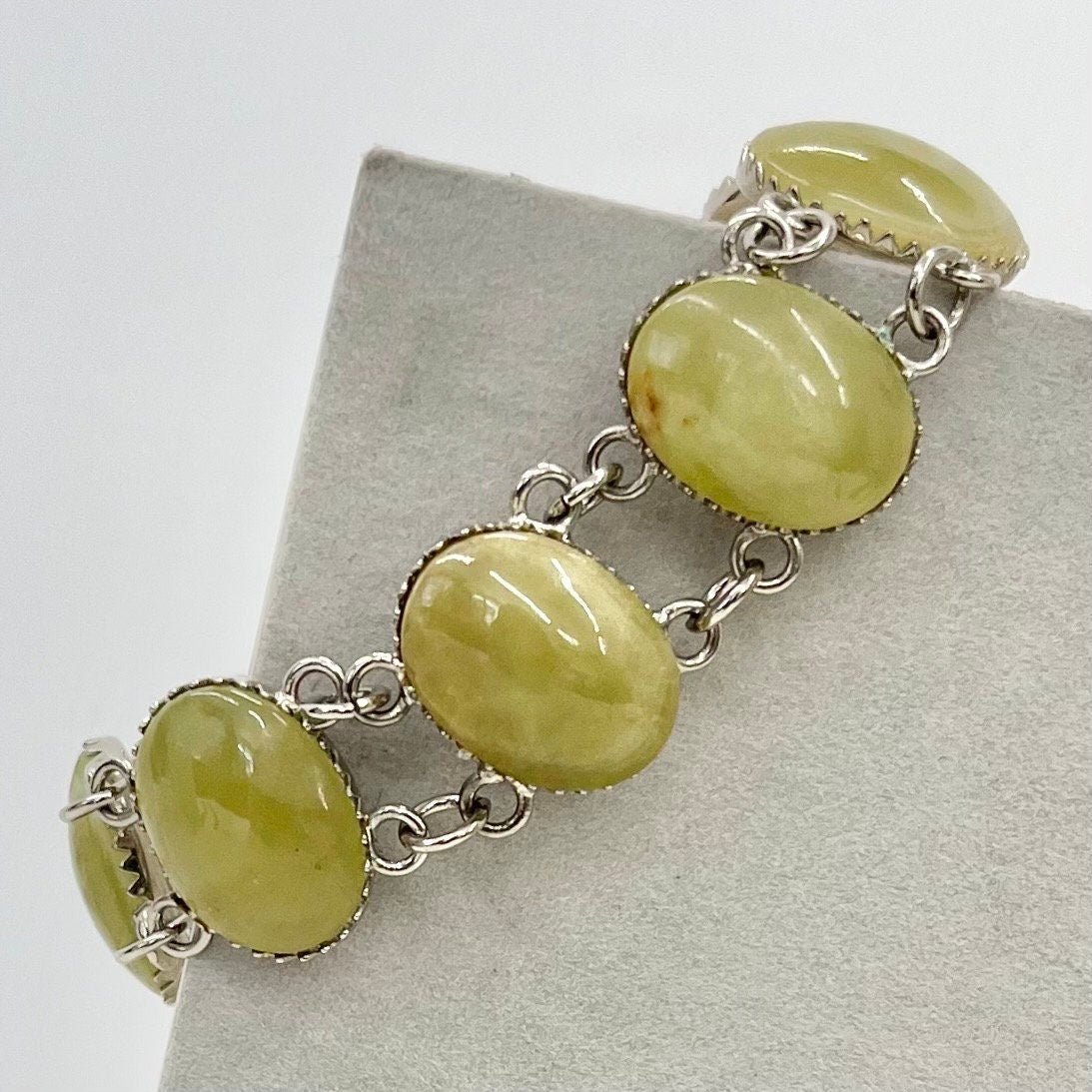 Vintage Silver Tone 1970’s 1980’s Green Stone Cabochon Bracelet Costume Jewellery 7” TheGreenGlassGemShop