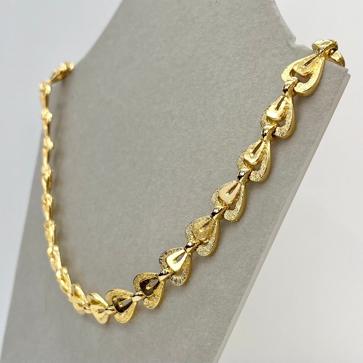 Vintage Gold Tone Brutalist Style Heart link Chain Necklace 1970’s - 1980’s TheGreenGlassGemShop