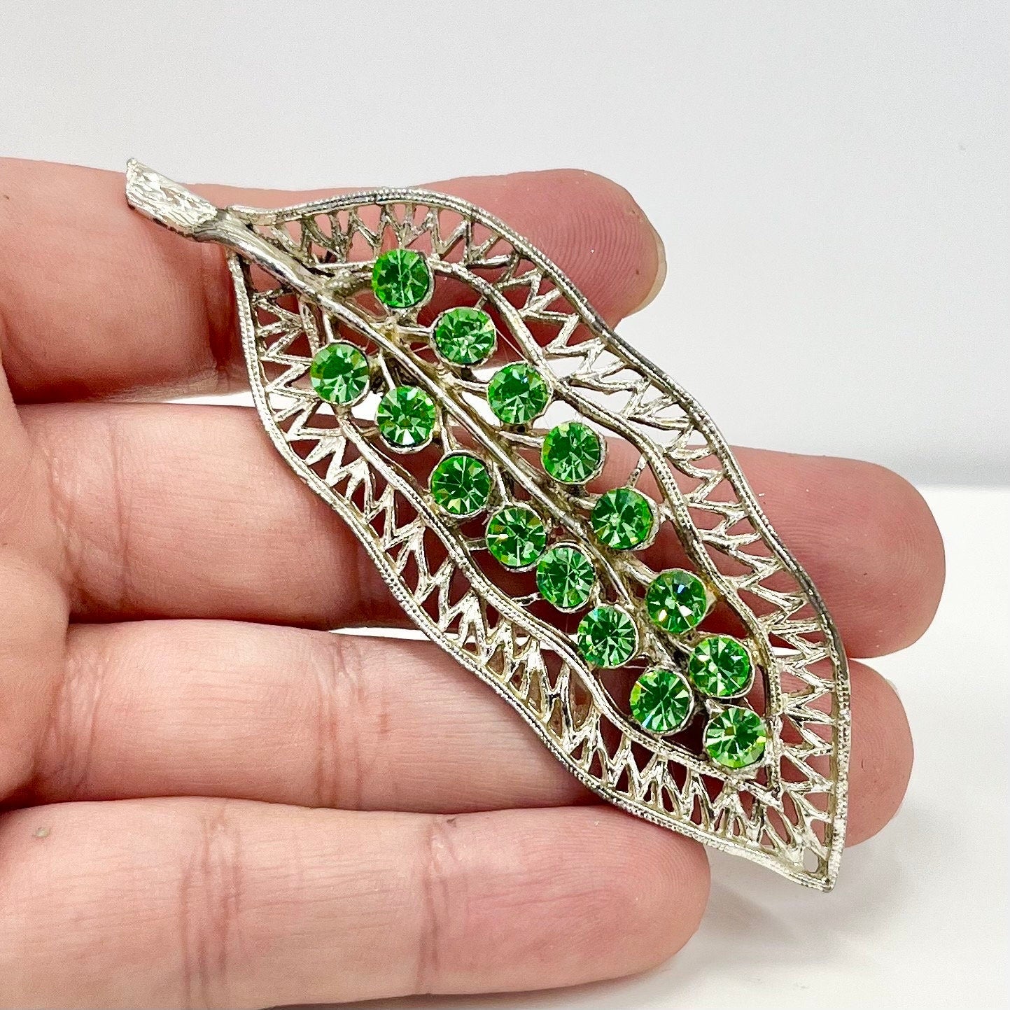 Vintage Long Green Uranium Glass Crystal Leav Brooch Silver Tone Filigree with a UV Reactive Glow UV Jewellery TheGreenGlassGemShop