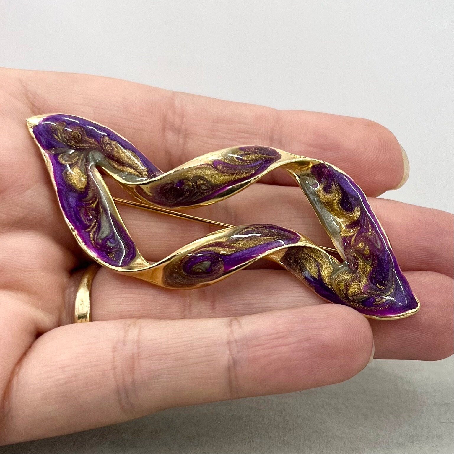 Vintage Purple & Gold Enamel Twisted Ribbon Style Brooch Gold Tone Statement Piece TheGreenGlassGemShop