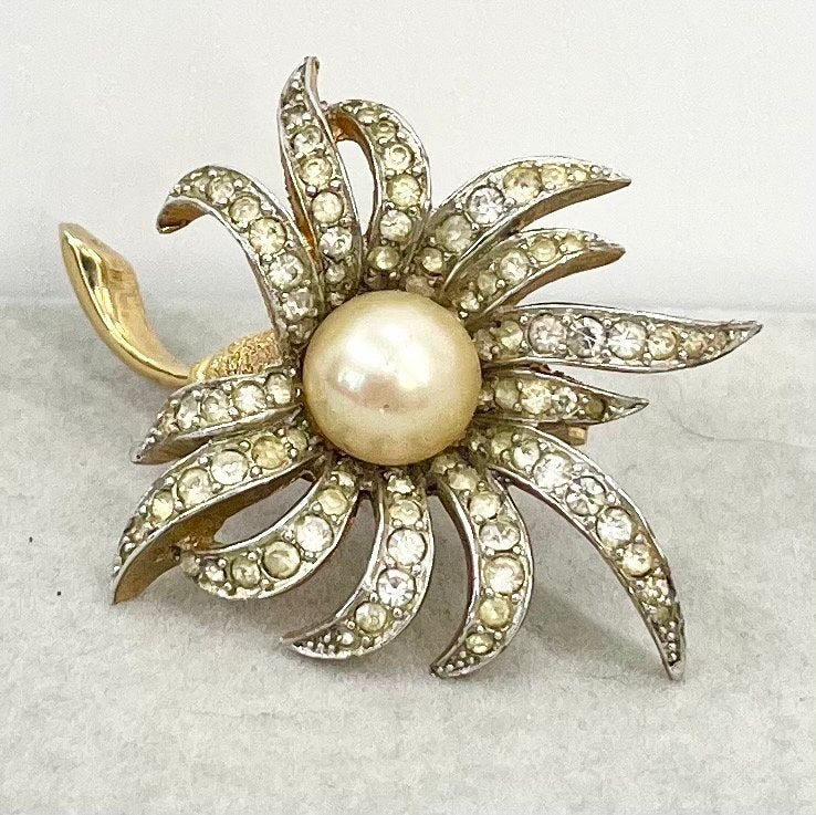 Vintage Jomaz Gold Tone Calla Lily Floral Brooch with Clear Crystal Accents & a Glass Pearl Centre Designer Costume Jewellery TheGreenGlassGemShop