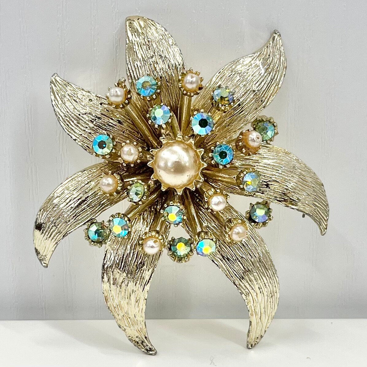 Vintage Aurora Borealis Green Uranium Glass Crystal & Faux Pearl Star Flower Brooch Gold Tone with a UV Reactive Glow UV Jewellery Vintage TheGreenGlassGemShop