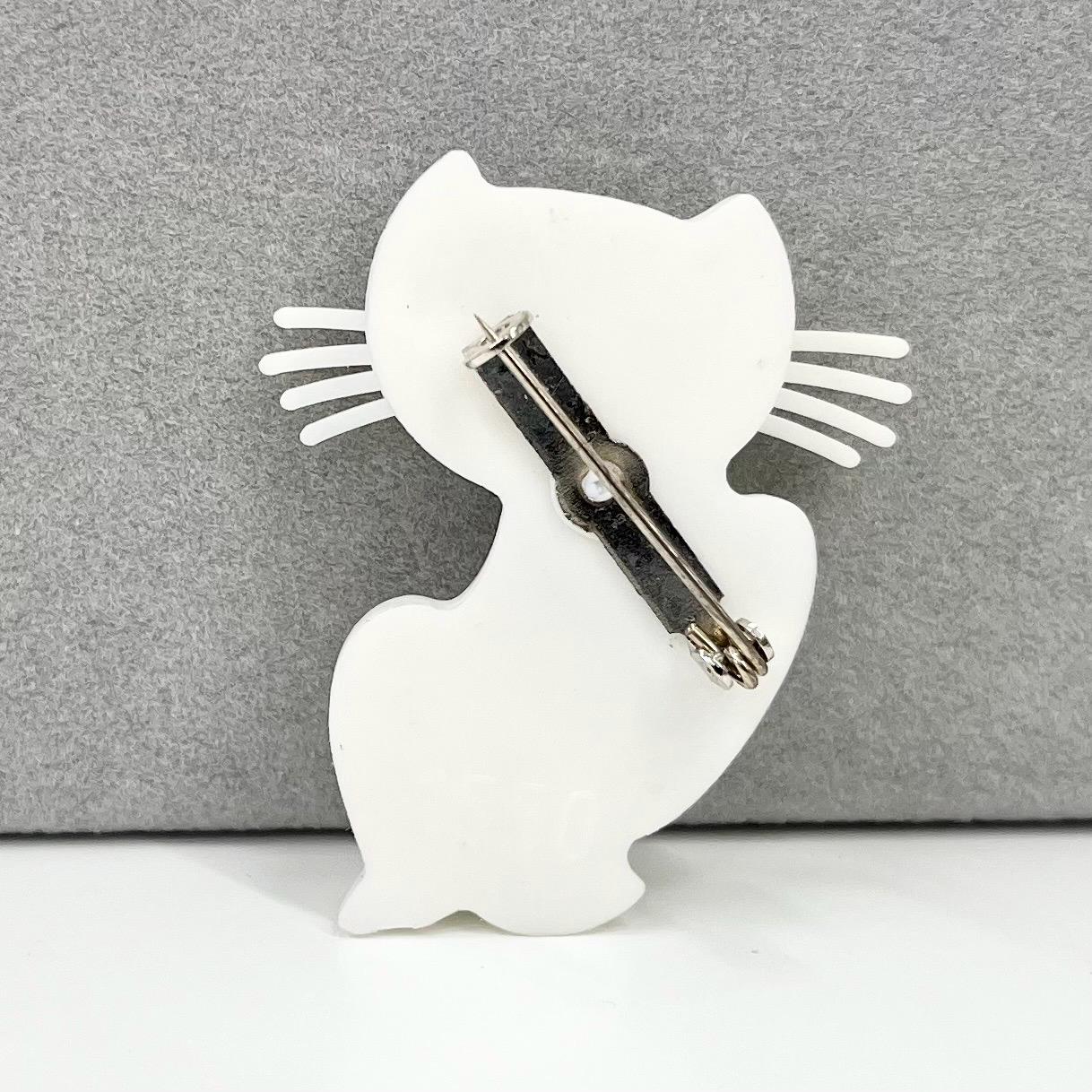 Vintage Plastic / Lucite White Cat Brooch 1980’s Costume Jewellery Piece TheGreenGlassGemShop