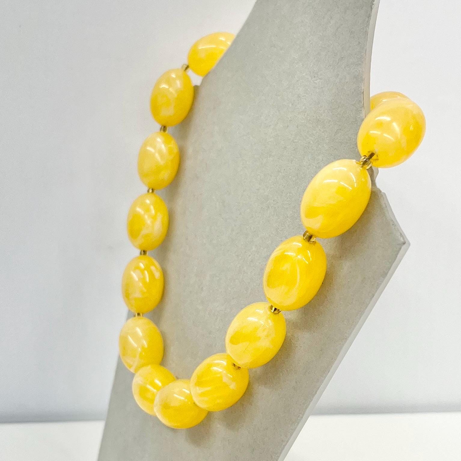 Vintage Yellow Marbled Acrylic / Lucite / Plastic Oval Bead Necklace 16.5” Long Chunky 20 x 15mm Beads TheGreenGlassGemShop