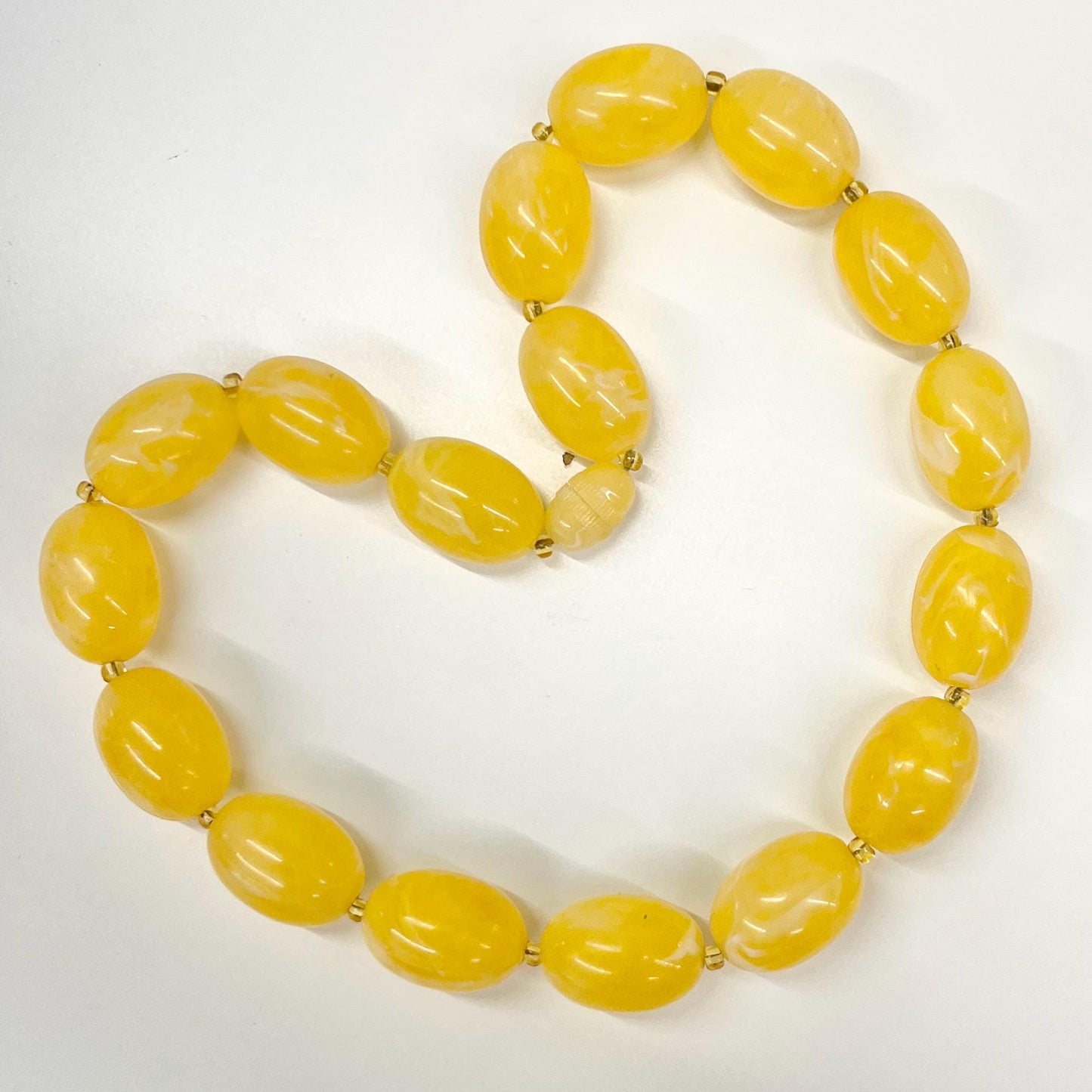 Vintage Yellow Marbled Acrylic / Lucite / Plastic Oval Bead Necklace 16.5” Long Chunky 20 x 15mm Beads TheGreenGlassGemShop