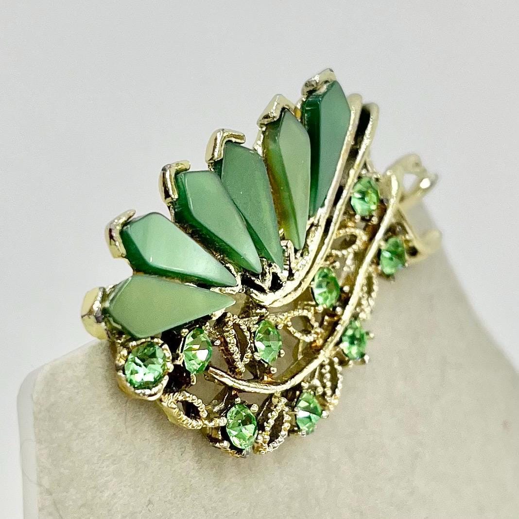 Vintage Green Uranium Glass Crystal Leaf Brooch Gold Tone with a UV Reactive Glow UV Jewellery TheGreenGlassGemShop