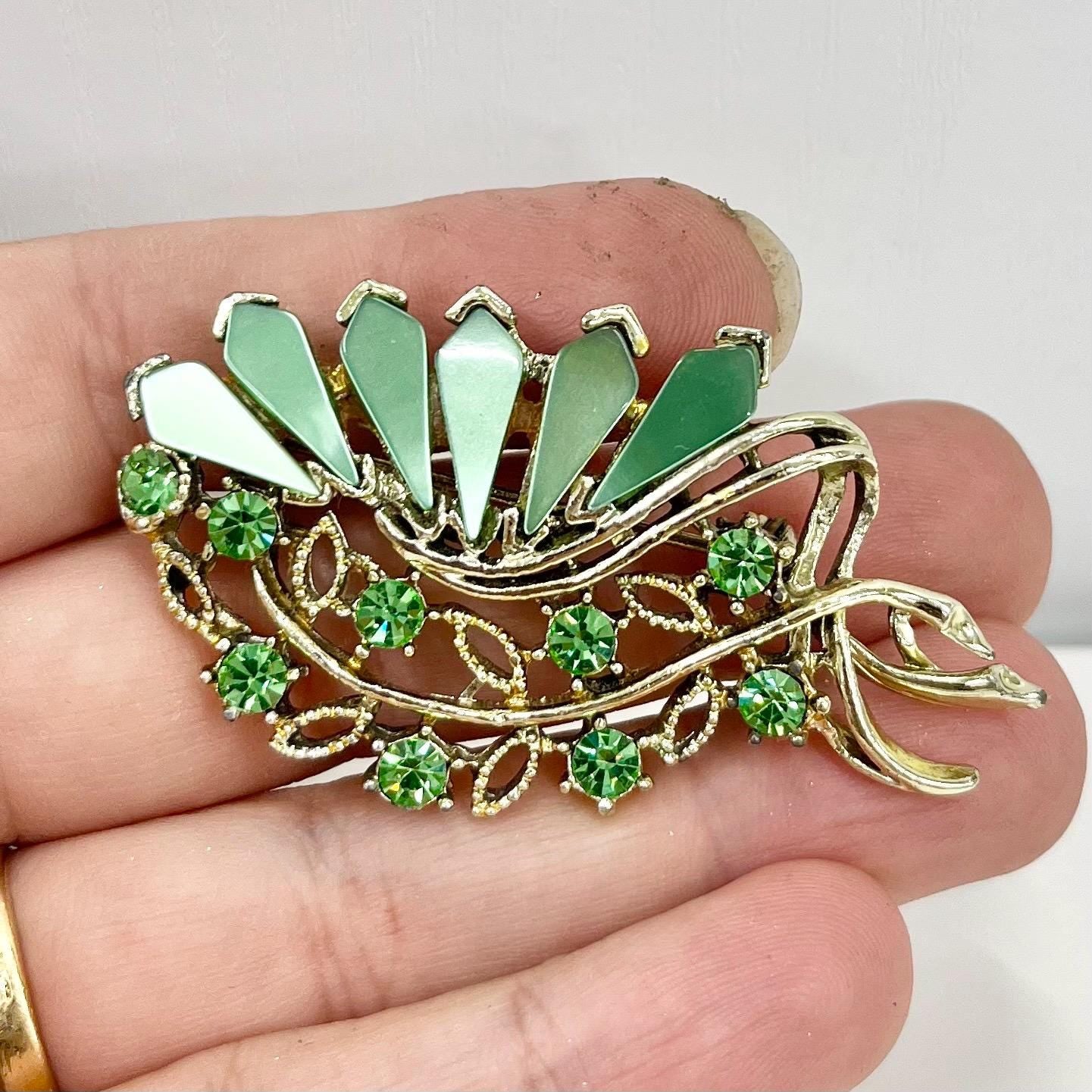 Vintage Green Uranium Glass Crystal Leaf Brooch Gold Tone with a UV Reactive Glow UV Jewellery TheGreenGlassGemShop