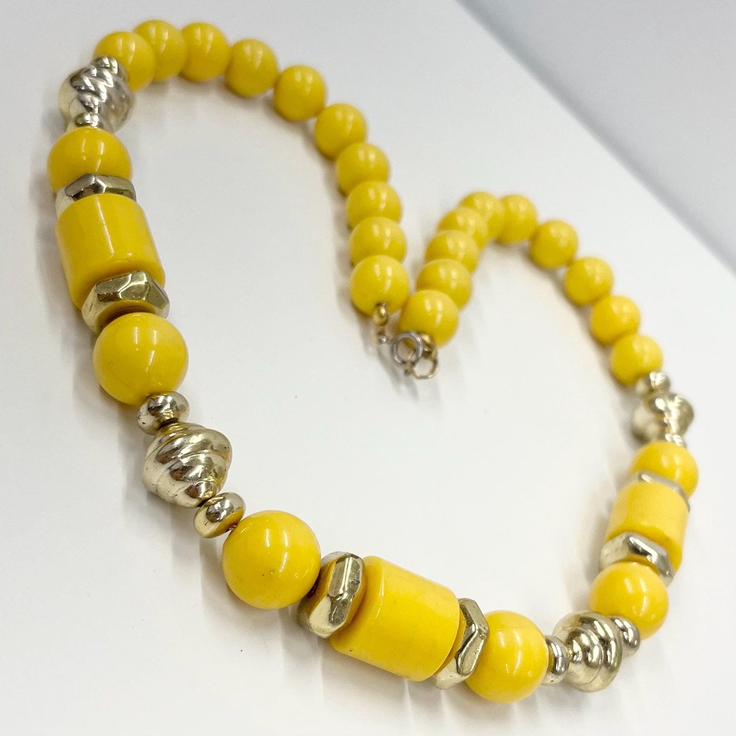 Vintage Bright Yellow & Gold Tond Acrylic / Lucite / Plastic Barrel Bead Necklace 20” Long Chunky Beads TheGreenGlassGemShop