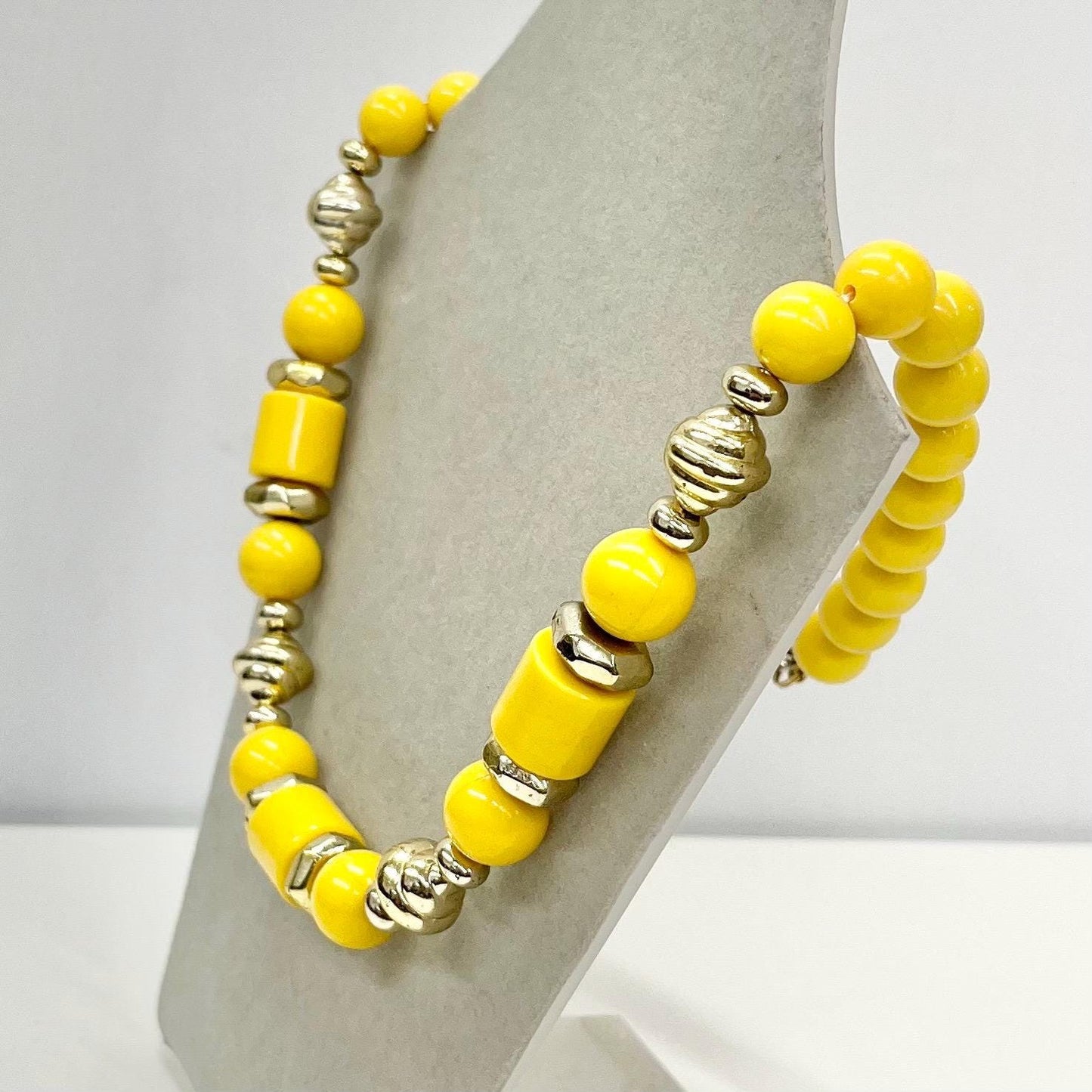 Vintage Bright Yellow & Gold Tond Acrylic / Lucite / Plastic Barrel Bead Necklace 20” Long Chunky Beads TheGreenGlassGemShop