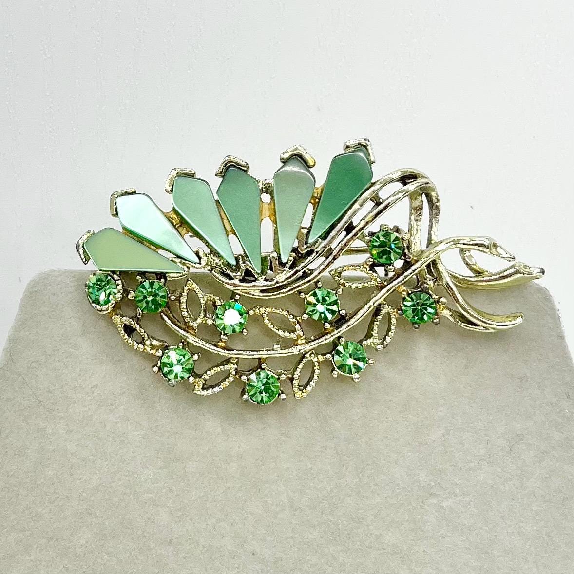 Vintage Green Uranium Glass Crystal Leaf Brooch Gold Tone with a UV Reactive Glow UV Jewellery TheGreenGlassGemShop