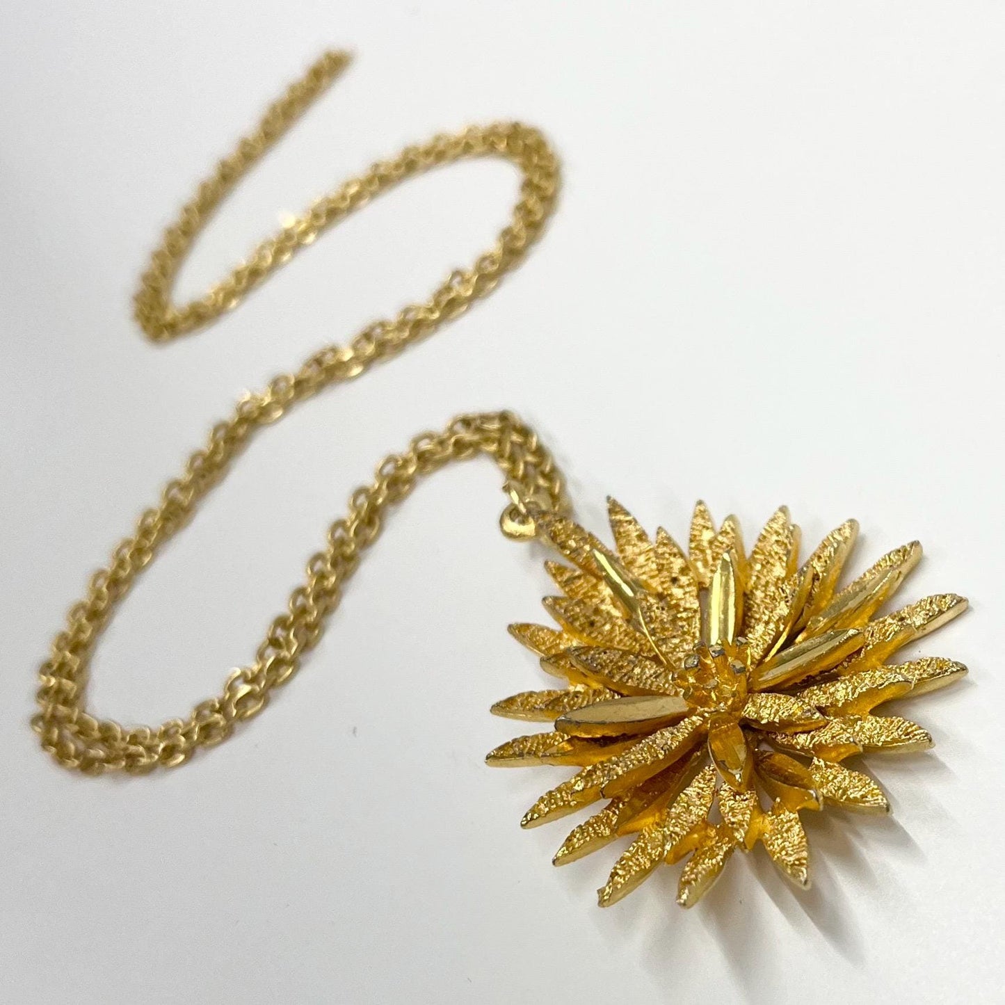 Vintage 1970‘s Gold Plate Brutalist Starburst Pendant Necklace with a 27” Curb Chain TheGreenGlassGemShop