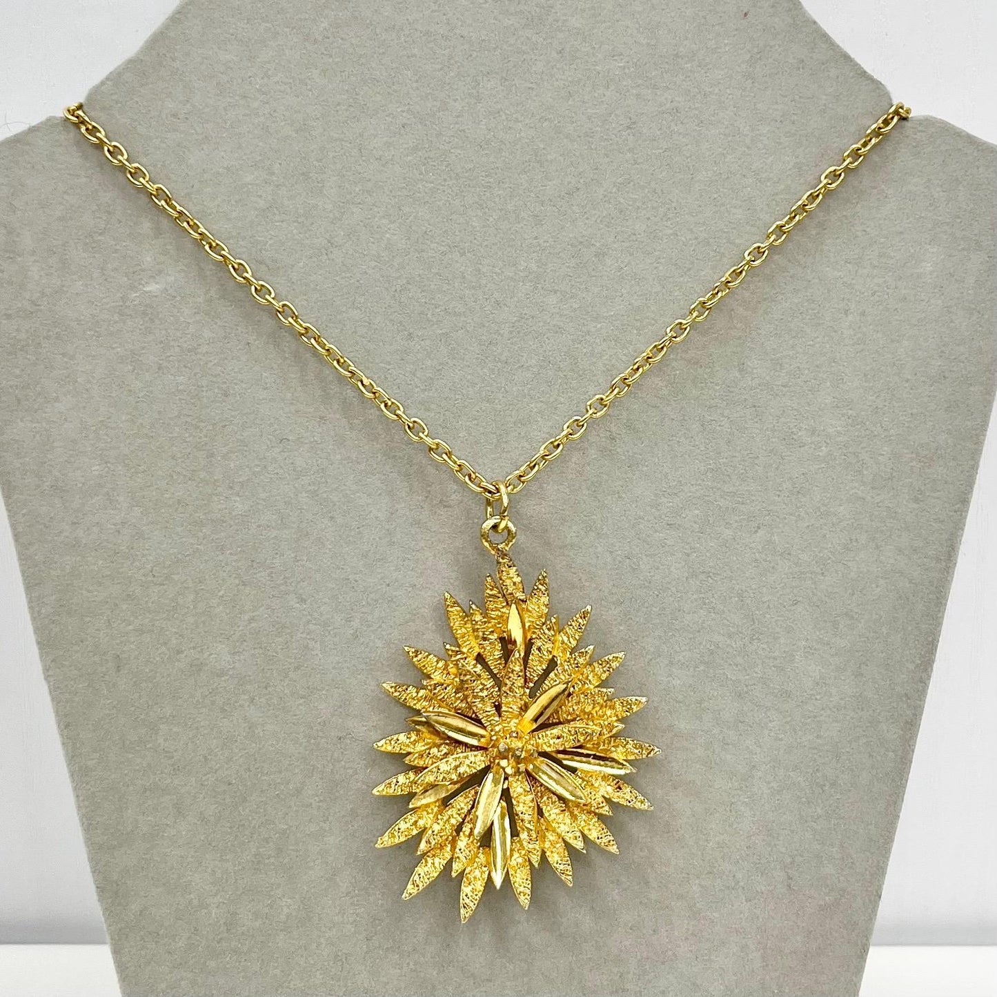 Vintage 1970‘s Gold Plate Brutalist Starburst Pendant Necklace with a 27” Curb Chain TheGreenGlassGemShop