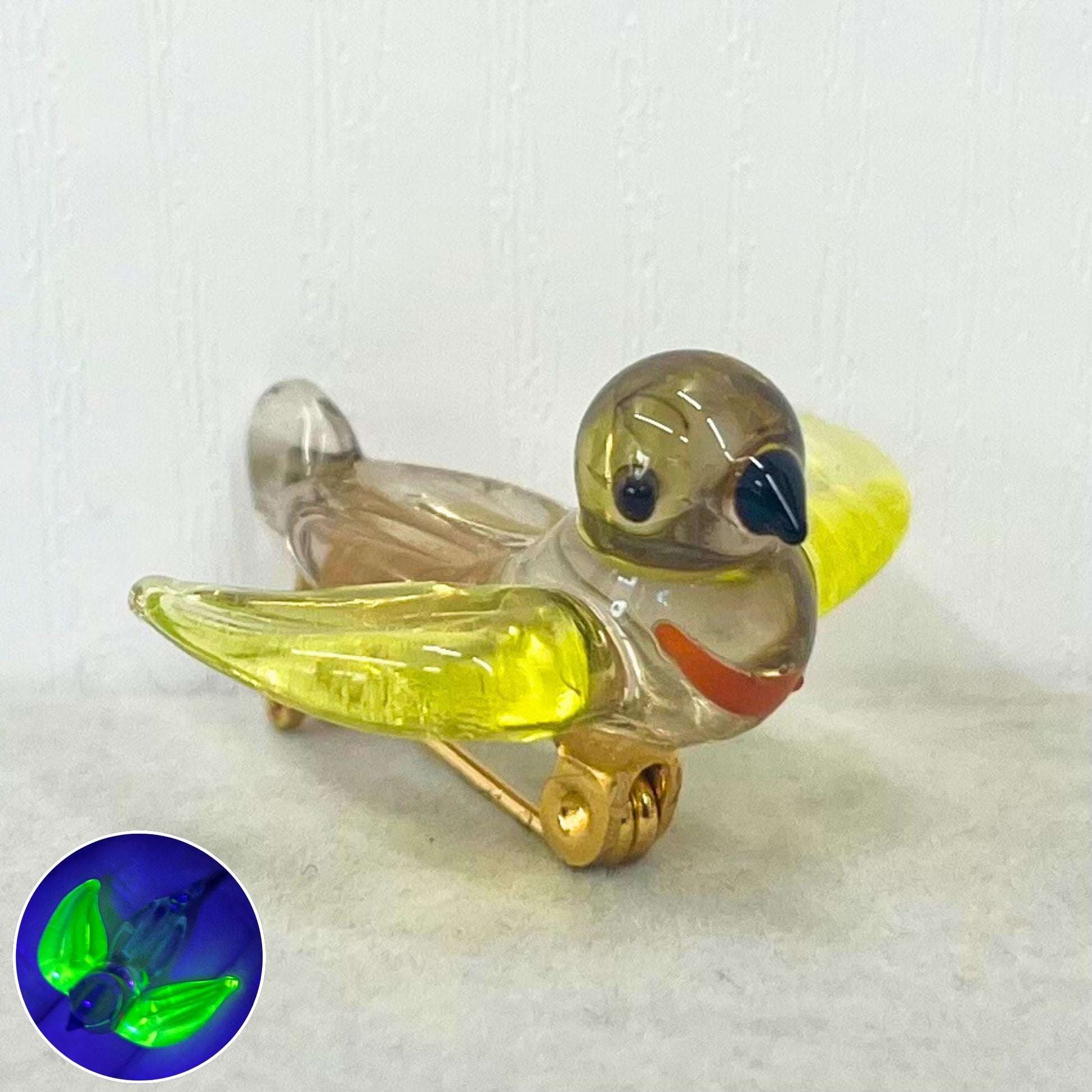 Vintage Green Uranium Glass Handblown Lampwork Bird Brooch / Pendant with a UV Reactive Glow UV Jewellery Vintage TheGreenGlassGemShop