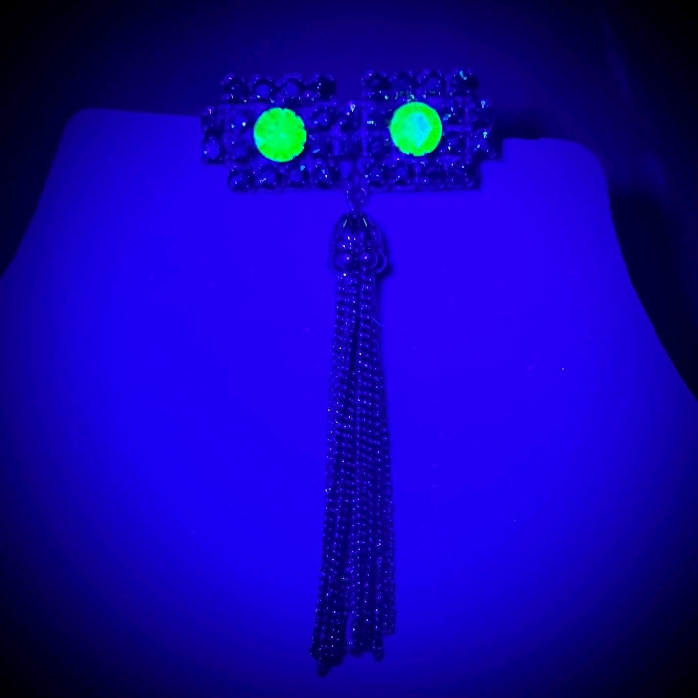 Vintage Green Uranium & Emerald Glass Austrian Crystal Tassle Drop Bar Brooch Gold Tone with a UV Reactive Glow UV Jewellery TheGreenGlassGemShop