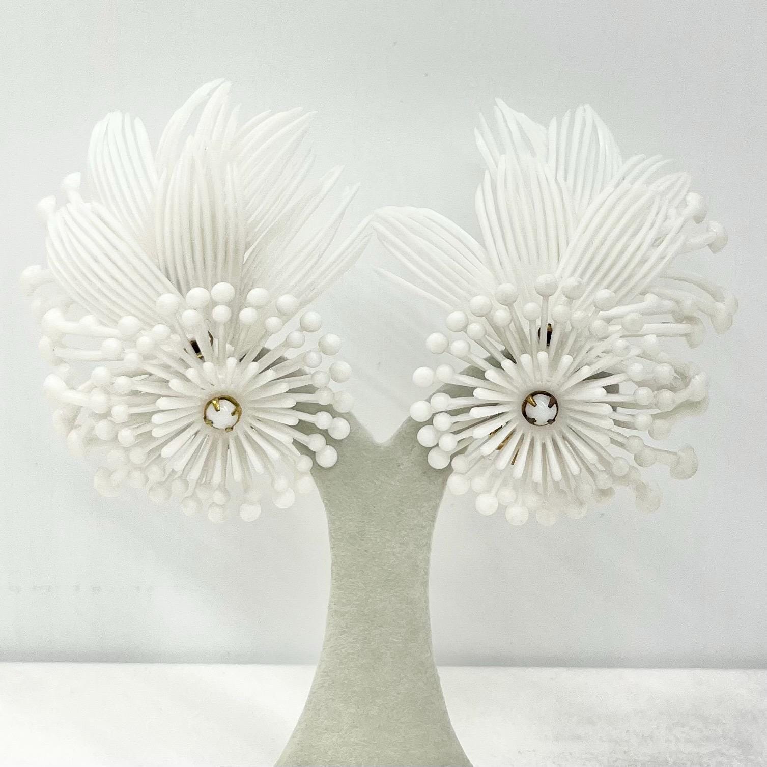 Vintage Large White Plastic Flower Feathered Clip On Earrings 1980’s - 1990’s Light Weight Statement Earrings TheGreenGlassGemShop
