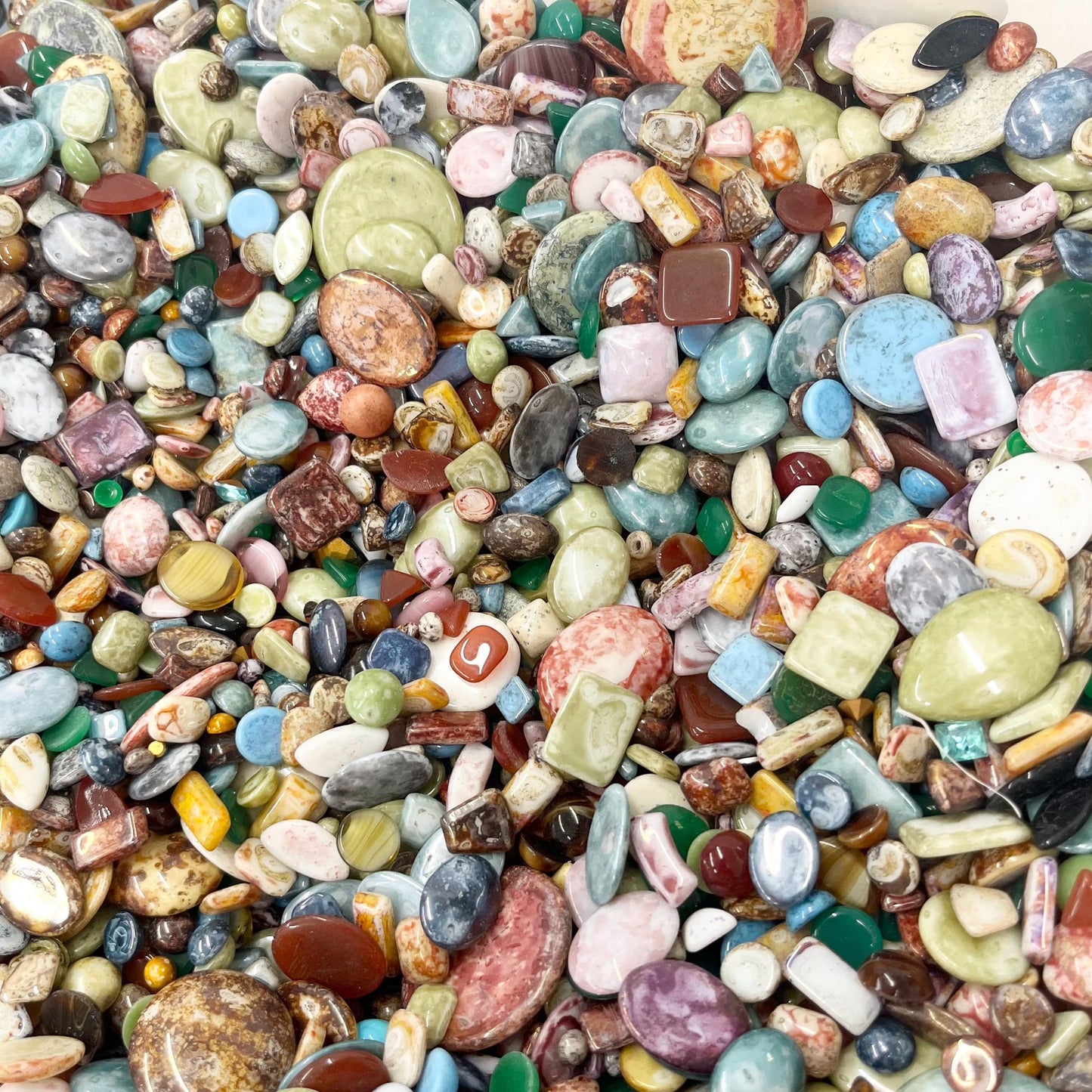 100g x MULTI COLOUR MIX Vintage Glass Cabochons and Imitation Gem Stones 0.90–30mm - for jewellery making & crafts TheGreenGlassGemShop