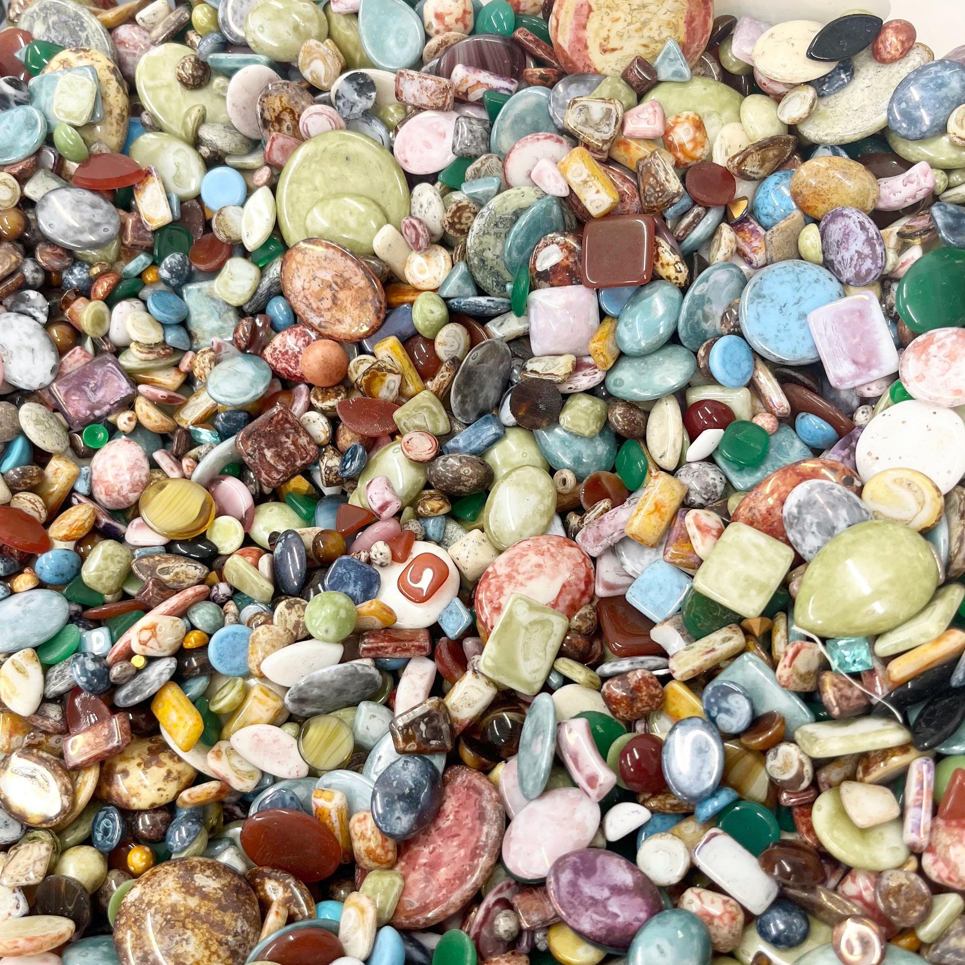 100g x MULTI COLOUR MIX Vintage Glass Cabochons and Imitation Gem Stones 0.90–30mm - for jewellery making & crafts TheGreenGlassGemShop