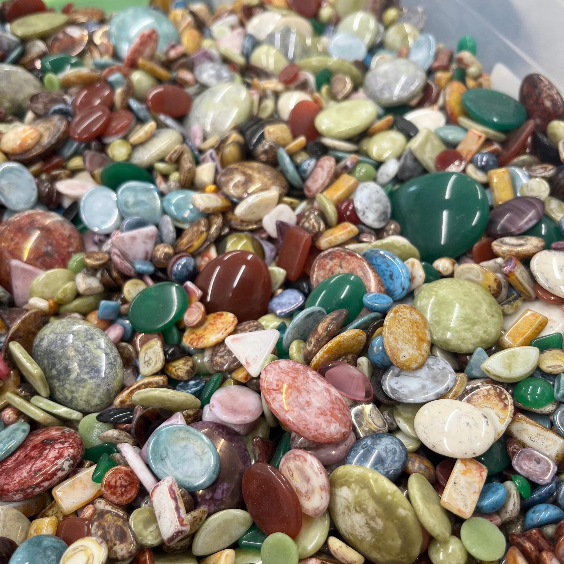 100g x MULTI COLOUR MIX Vintage Glass Cabochons and Imitation Gem Stones 0.90–30mm - for jewellery making & crafts TheGreenGlassGemShop